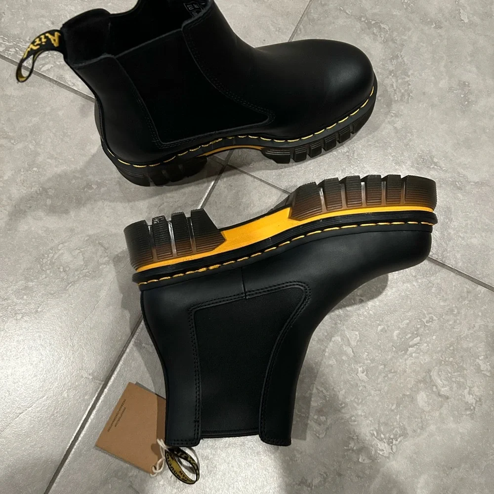 Dr. Martens Doc Martens Audrick Chelsea Black Boots - Picture 4 of 9